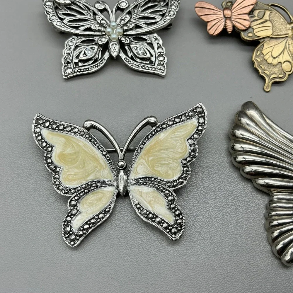 N/A butterfly brooch
